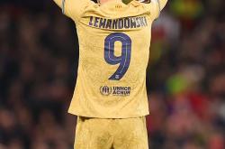 -里昂险胜利物浦，莱万状态火热