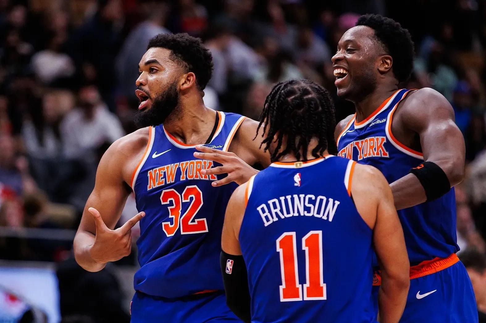 包含尼克斯赢得一场不易的胜利,球迷欢呼雀跃的词条 包含尼克斯赢得一场不易的胜利,球迷欢呼雀跃的词条