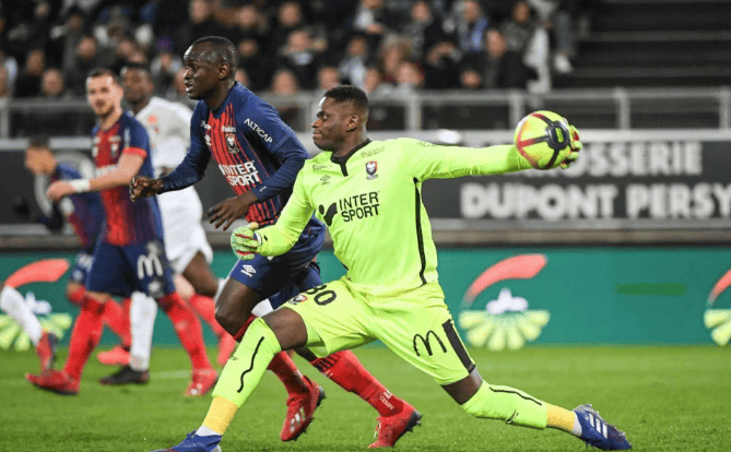 包含尼斯客场不敌对手，遭遇失利的词条