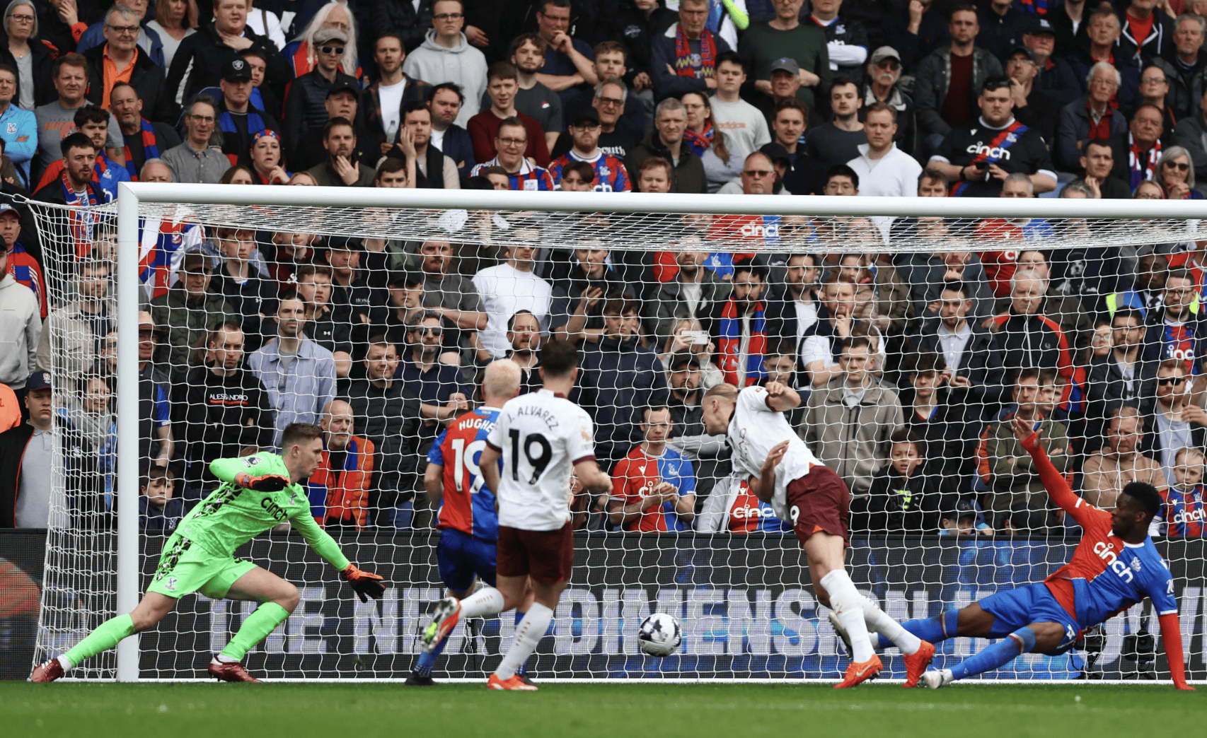 曼城两球领先反超对手,获得胜利 曼城两球领先反超对手,获得胜利