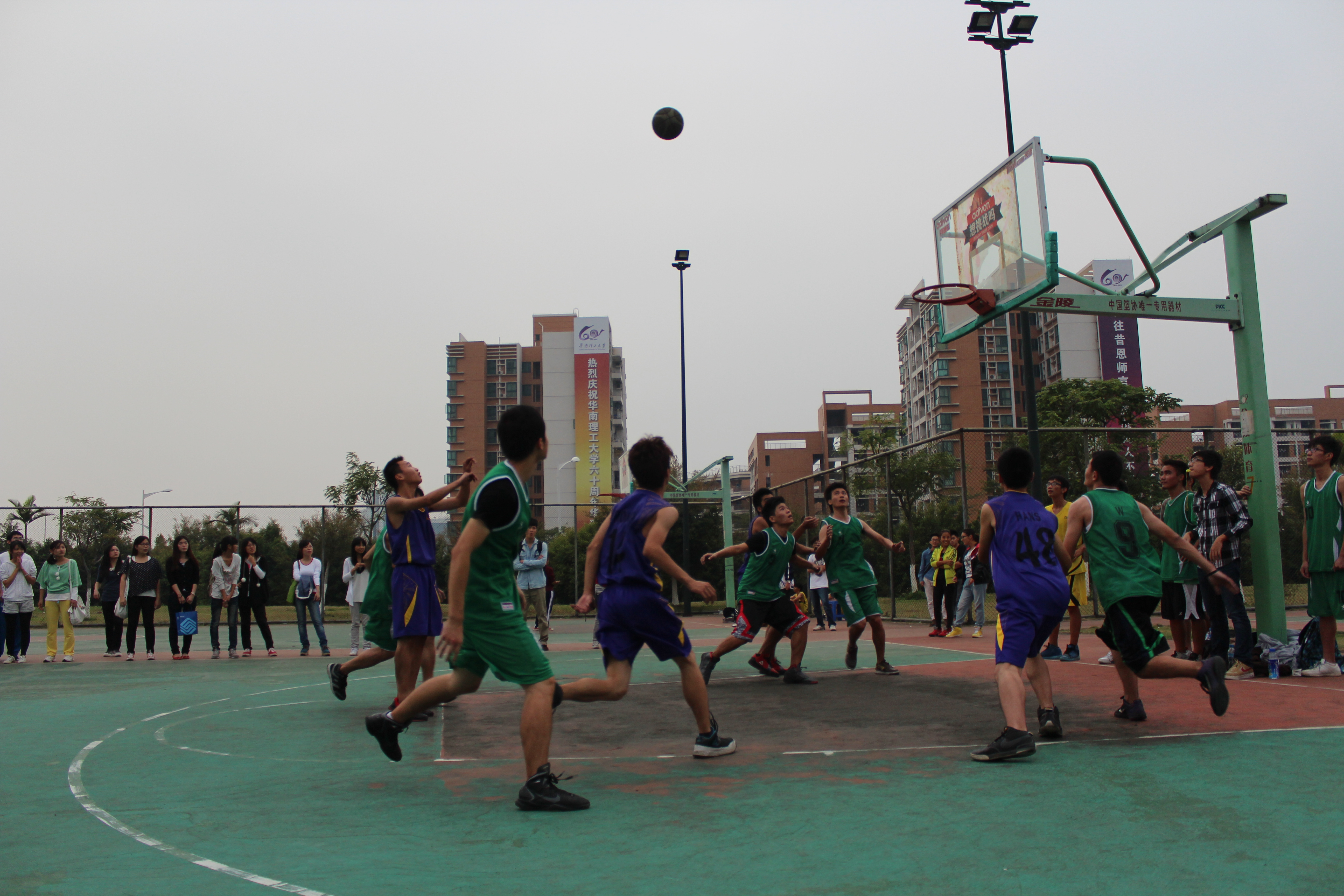 关于篮球赛的精彩瞬间,落后的一方瞬间上演逆袭的信息 关于篮球赛的精彩瞬间,落后的一方瞬间上演逆袭的信息