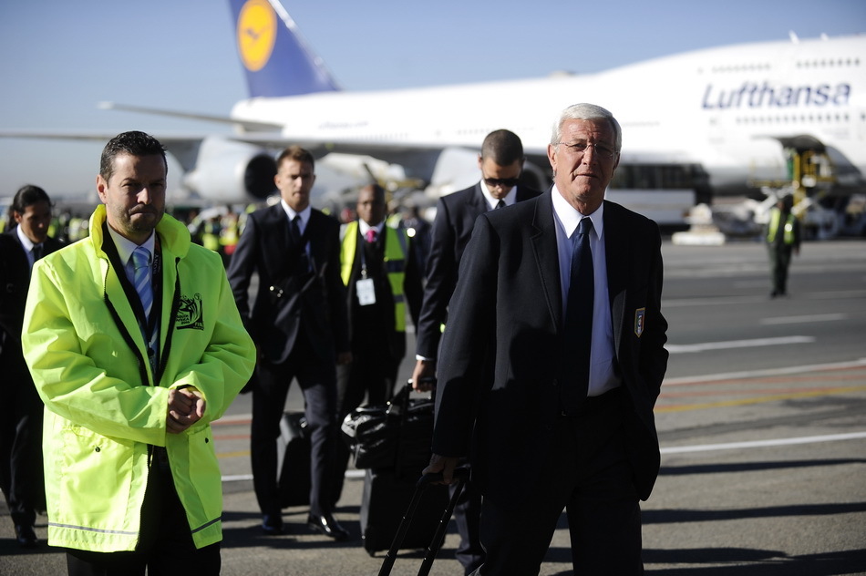 南非金牌得主归来，誓言卫冕冠军