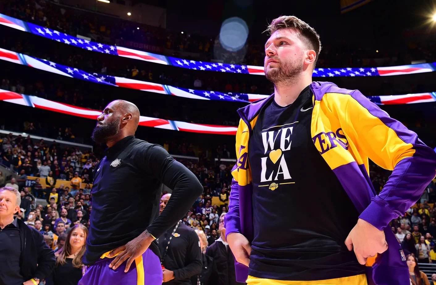 开拓者客场逆转雄鹿，球队表现令人刮目相看的简单介绍