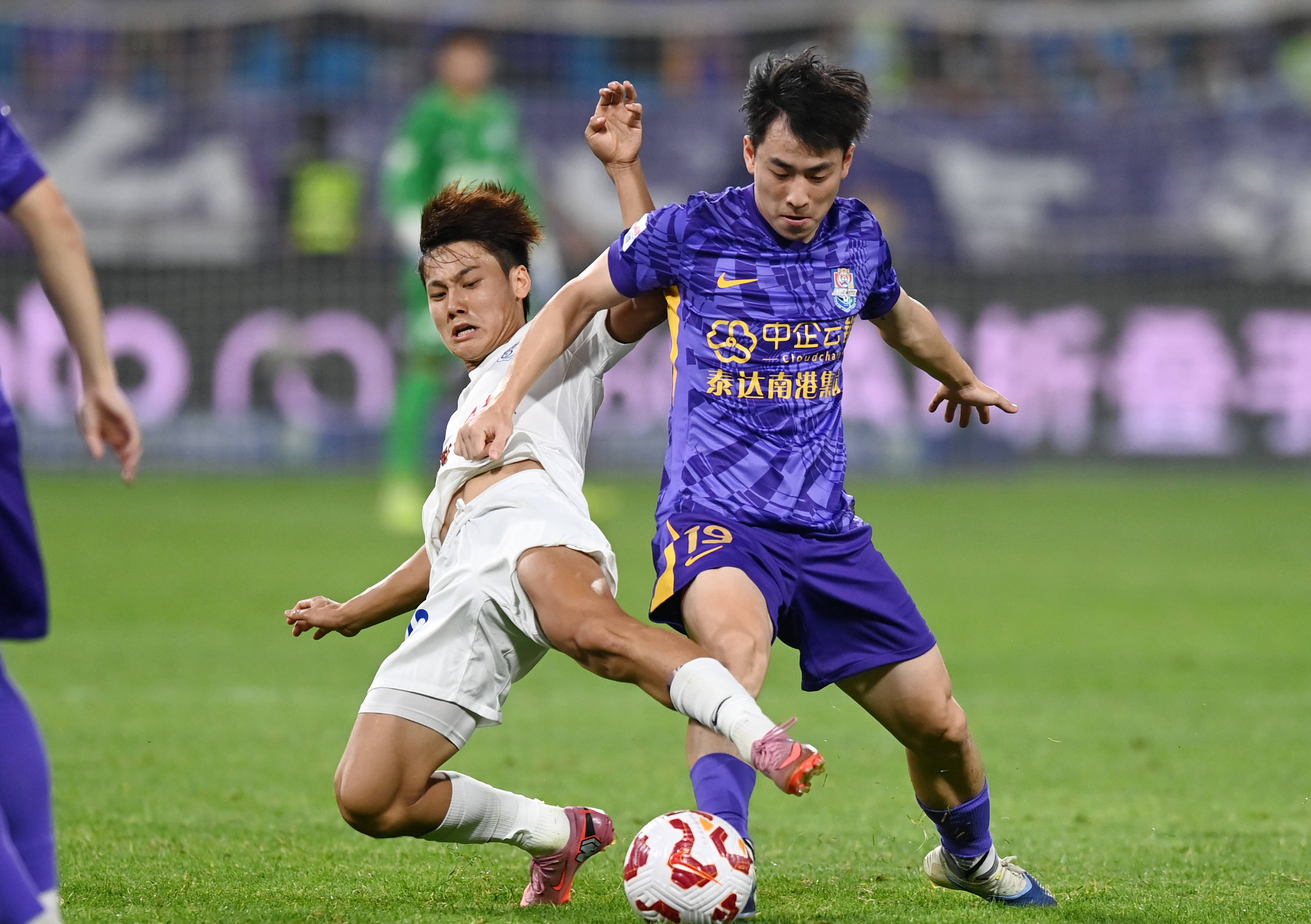 顶级球队在体育比赛中获得辉煌胜利