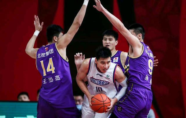 关于后场找准机会推进，全队气势如虹的信息