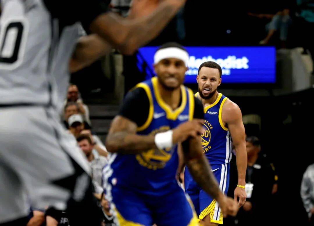 上海队绝杀深圳队,库里统治全场 上海队绝杀深圳队,库里统治全场