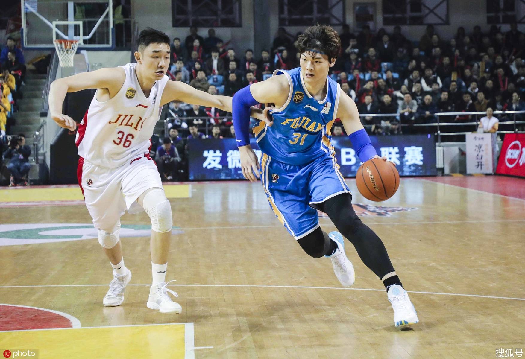 山东队横扫江苏队,王哲林带队取胜 山东队横扫江苏队,王哲林带队取胜