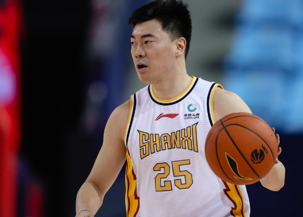 深圳队轻取辽宁队,福克斯刷新纪录 深圳队轻取辽宁队,福克斯刷新纪录