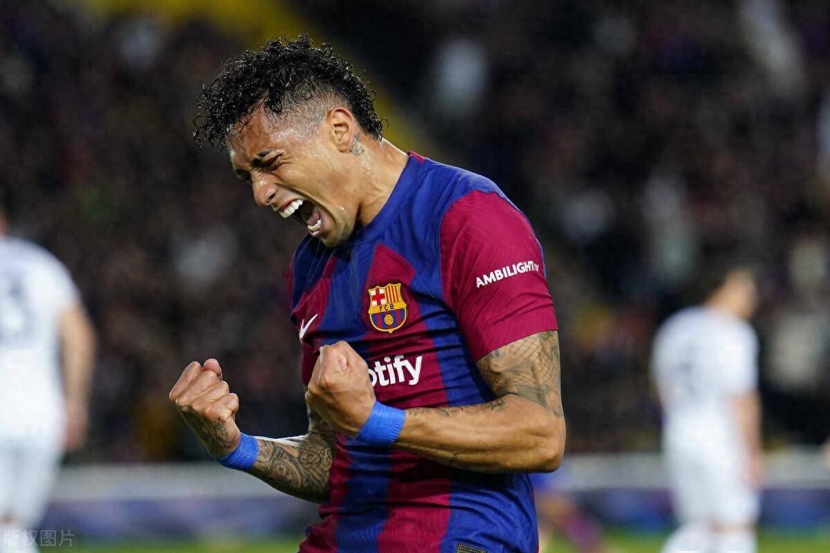 那不勒斯逆转瑞典,莱万点燃赛场 那不勒斯逆转瑞典,莱万点燃赛场