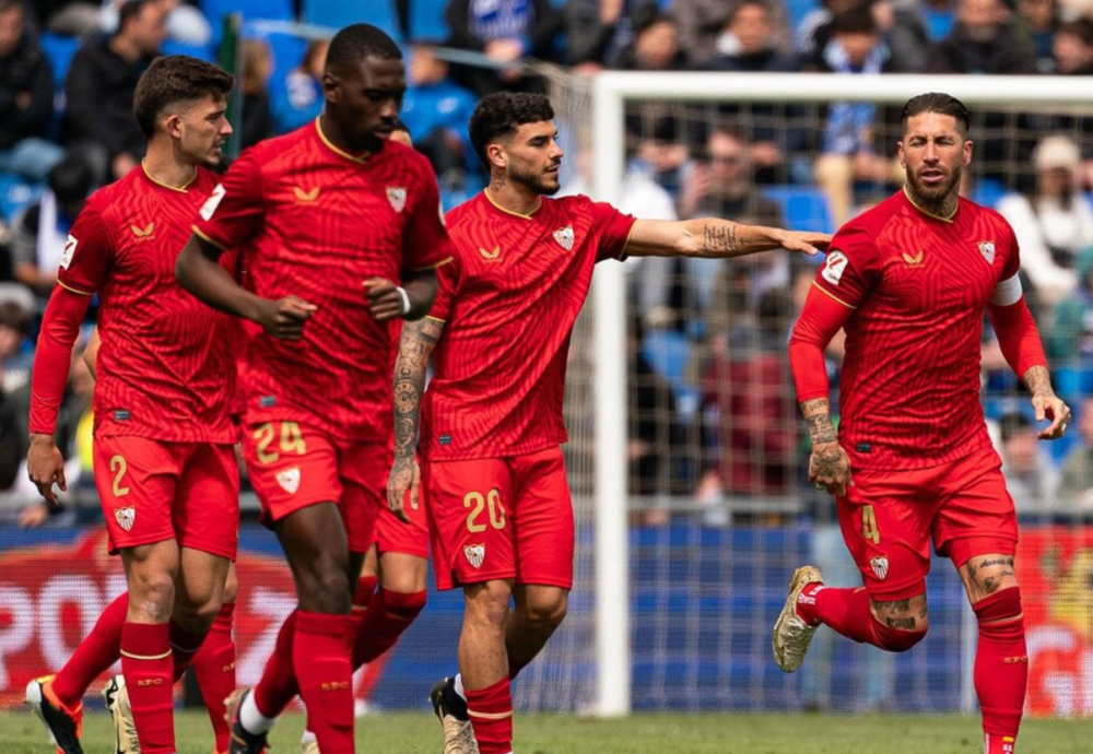 荷兰险胜塞维利亚,奥亚尔萨瓦尔惊艳四座 荷兰险胜塞维利亚,奥亚尔萨瓦尔惊艳四座