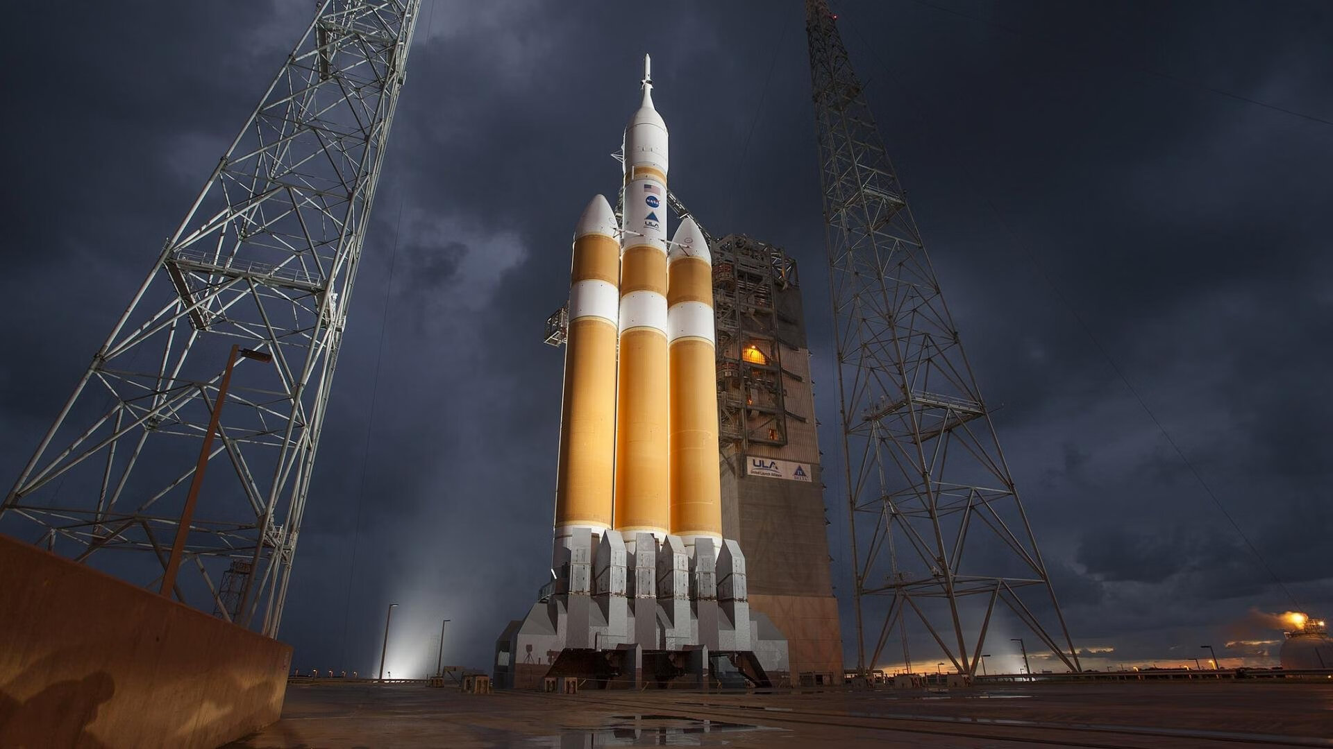 年度焦点之战，加纳黑星冲垮佛罗伦萨紫百合，演绎绿茵奇迹