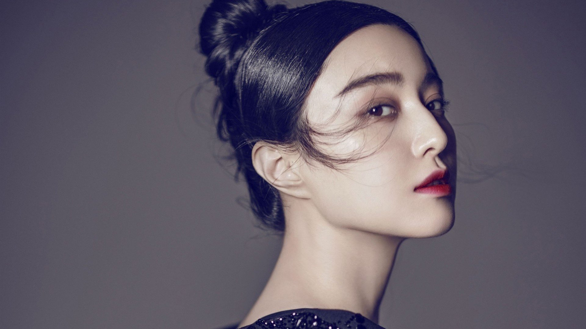 铁靴与石榴，当偏见在绿茵场上破碎