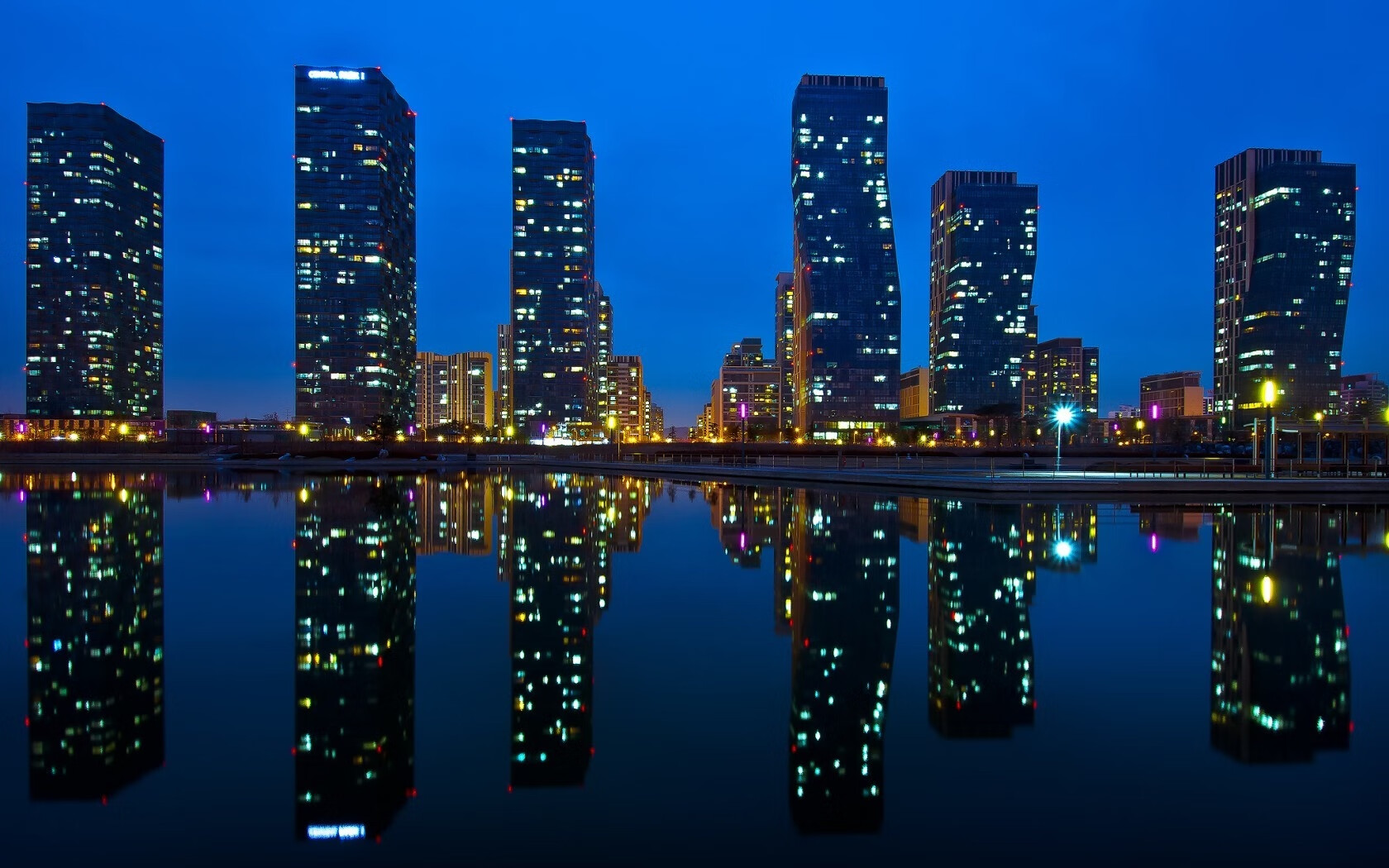 鹰击长空，浓眉定乾坤—老鹰主场稳擒猛龙纪实