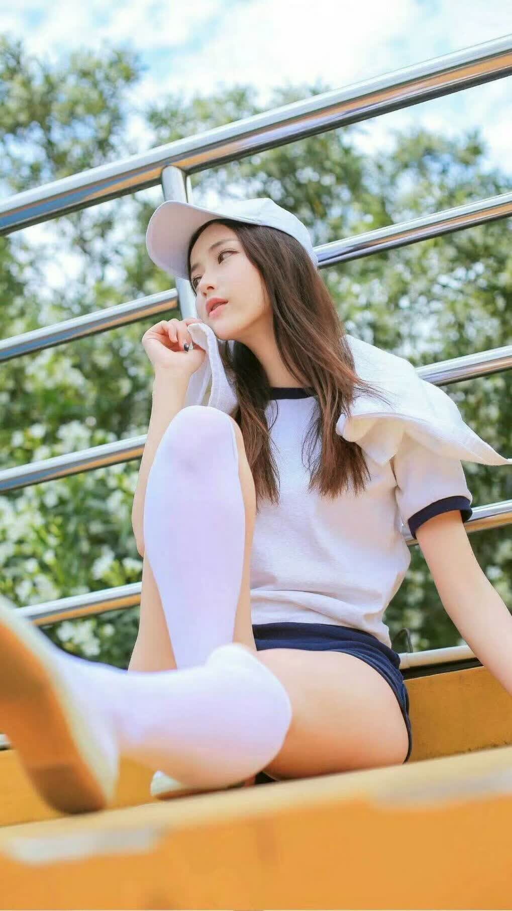 首先，让我扩展思维，来构思几个不同风格的标题